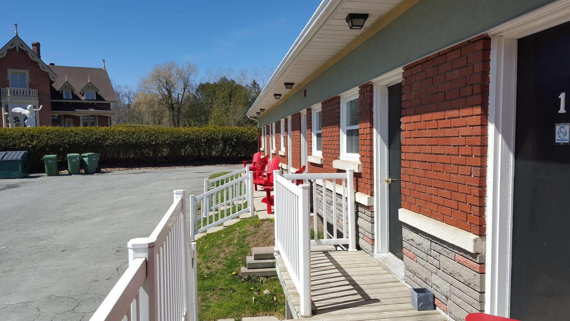 Motel Le Refuge Sherbrooke Ngoại thất bức ảnh